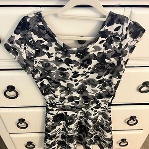 love...ady Monochrome Floral Short Sleeve Top